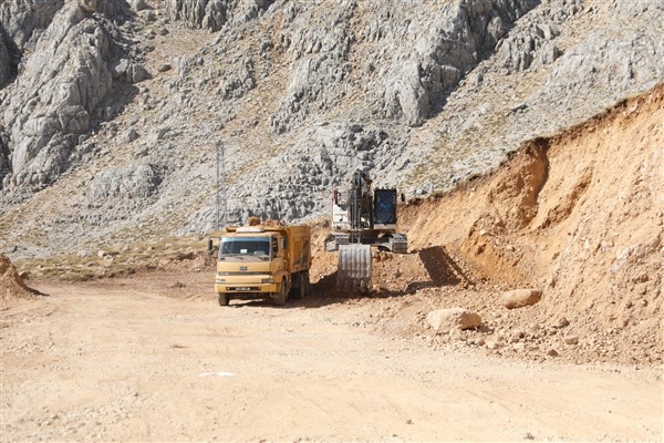 Alanya Belediyesi, yayla yollarındaki çalışmalarına devam ediyor