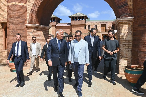 Bakan Ersoy: Türk dizi sektörü artık dünya liderliğine oynuyor