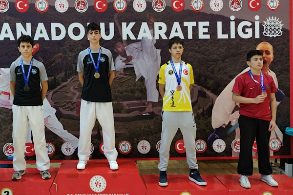Çayırovalı karateciler turnuvadan 5 madalyayla döndü