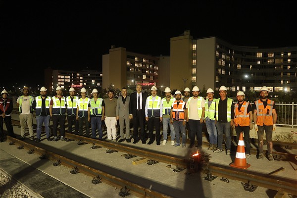 Başkan Altay yeni tramvay hattında ray kaynak işlemini takip etti