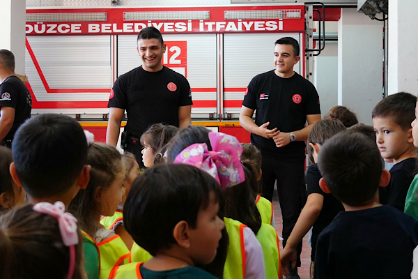 Düzce’de çocuklara itfaiye eğitimi