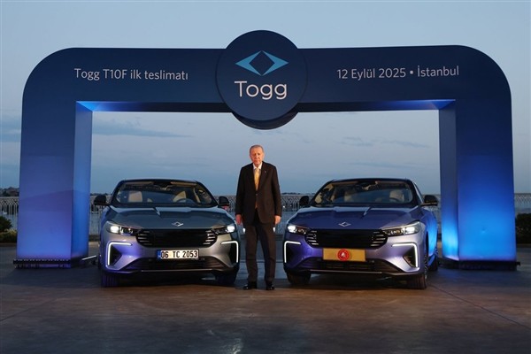 Cumhurbaşkanı Erdoğan’a Togg’un yeni modeli hediye edildi