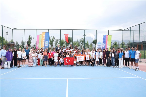 Büyükşehir, 30 Ağustos Zafer Bayramı Tenis Turnuvası düzenledi