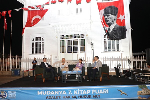 Mudanya 7. Kitap Fuarında söyleşiler gerçekleştirildi