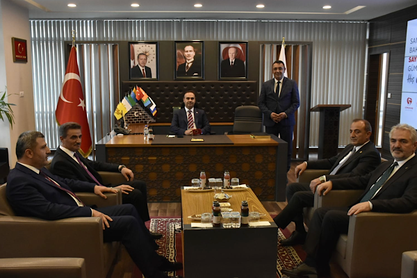 Bakan Kacır, Başkan Başer’i ziyaret etti