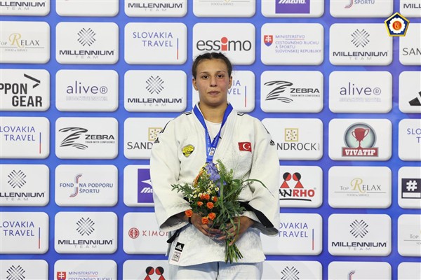 Konya Büyükşehir Belediyesporlu Ecem Baysuğ Avrupa şampiyonu