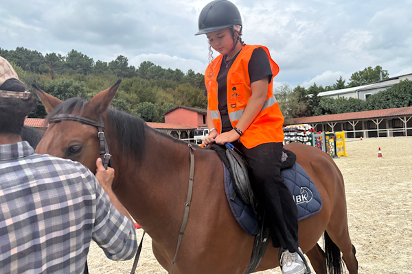LÖSEV’den iyileşmiş gençlere binicilik deneyimi