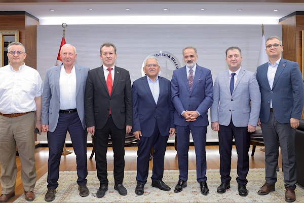 Büyükkılıç, TCDD heyeti ve yerel konukları makamında kabul etti