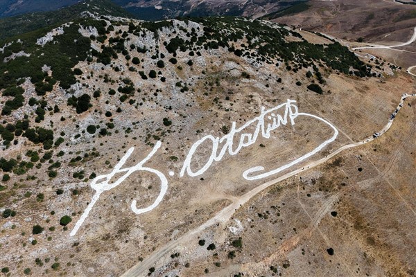 Dünyanın en büyük Atatürk imzası yenilendi