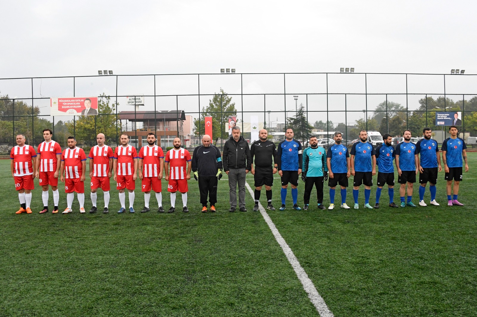 Osmangazi Belediyesi’nin düzenlediği Geleneksel Halı Saha Futbol Turnuvası başladı