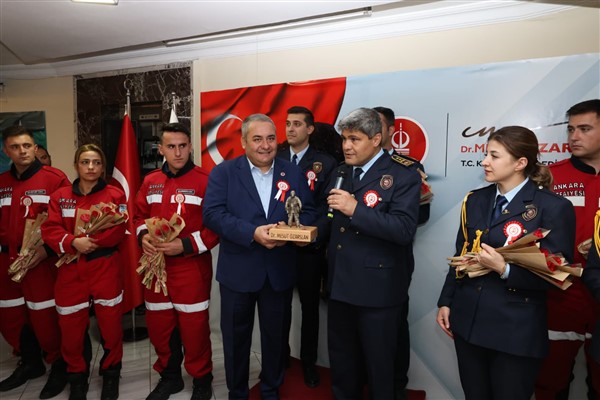 İtfaiyeciler Haftası’nda huzurevi sakinlerine ziyaret