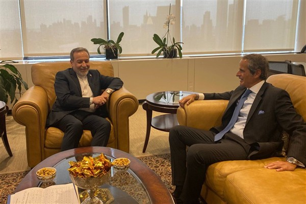 İran ile UAEA arasında görüşme