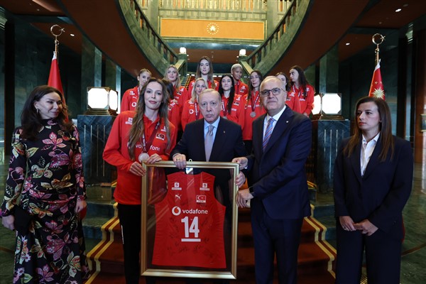 Cumhurbaşkanı Erdoğan, A Milli Kadın Voleybol Takımı’nı kabul etti