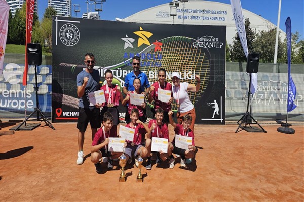 Trabzon Büyükşehir Belediyespor Kulübü tenis takımı, başarı elde etti