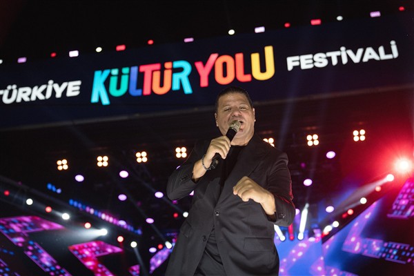 GastroANTEP’te Kubat sahne aldı