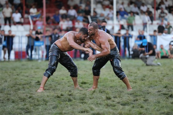 Balıkesir Büyükşehir Belediyesporlu Elmalı, yeniden başpehlivan