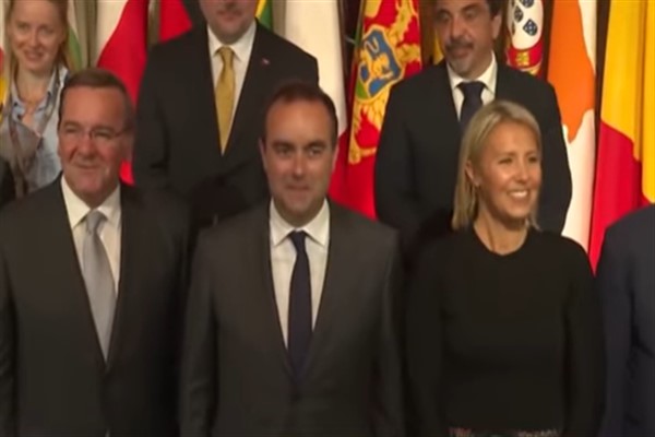 Fransa’nın yeni başbakanı, iki resmi tatilin kısaltılması önerisini geri çekti