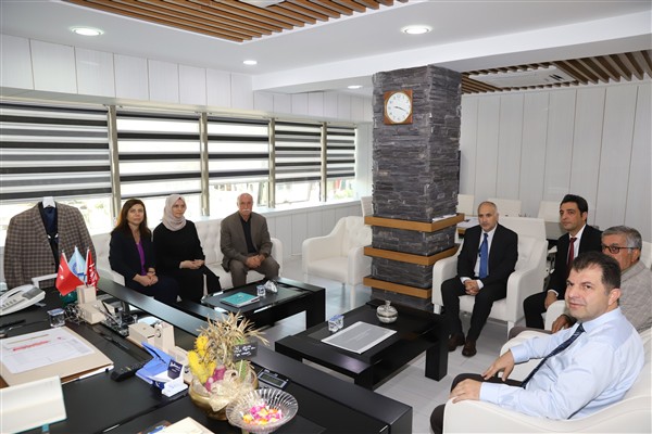 Eş Başkan Bucak, İsmail Beşikçi’yi ziyaret etti