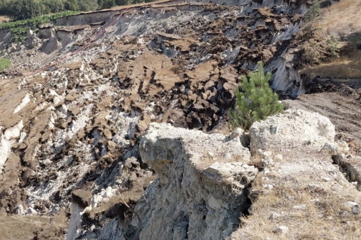 Dündar Köyü’ndeki heyelana müdahale