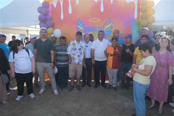 Adana ‘da gerçekleşen EngelsizFest’te farkındalık ve temizlik çalışmaları yapıldı