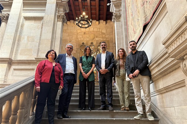 Eş Başkan Hatun, Barcelona Kent Konseyi Konsülü Surinach ile görüştü