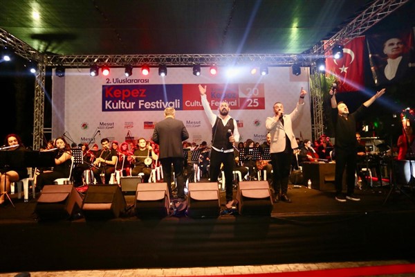 Mimar Sinan Akademi Kepez Gençlik ve Senfoni Orkestrası, Kepez’de konser verdi