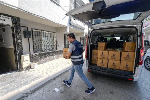 İzmir Büyükşehir Belediyesi’nden ihtiyaç sahibi vatandaşlara destek