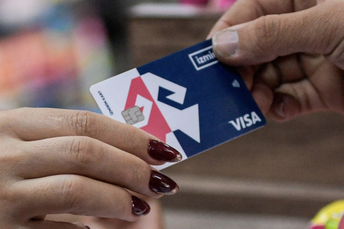 İzmir’de kırtasiye desteği başladı