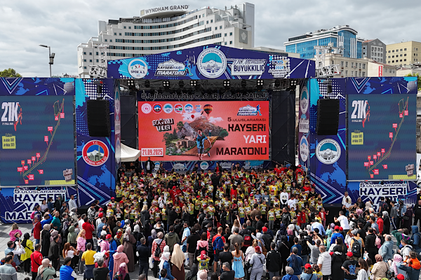 5. Uluslararası Kayseri Yarı Maratonu gerçekleştirildi.