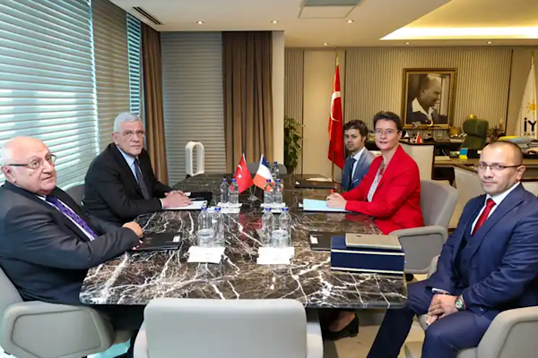 İYİ Parti Genel Başkanı Dervişoğlu, Fransa Büyükelçisi Dumont ile görüştü