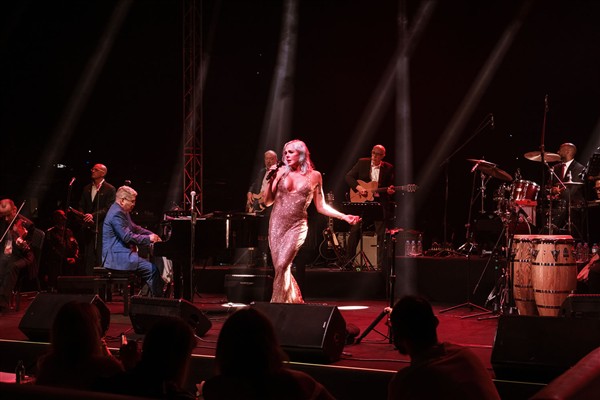 MIORI’de Pink Martini rüzgarı: Yıldızların altında unutulmaz bir gece