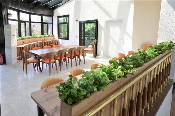 Vatan Kitap Kafe, haftanın her günü ziyaretçilerini ağırlıyor