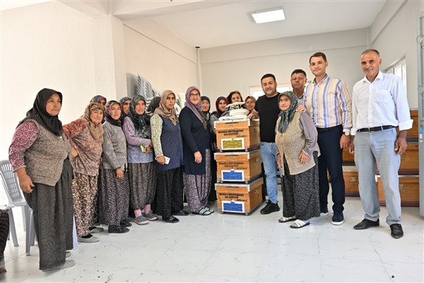 Büyükşehir’den Kırkağaçlı kadınlara arıcılık desteği