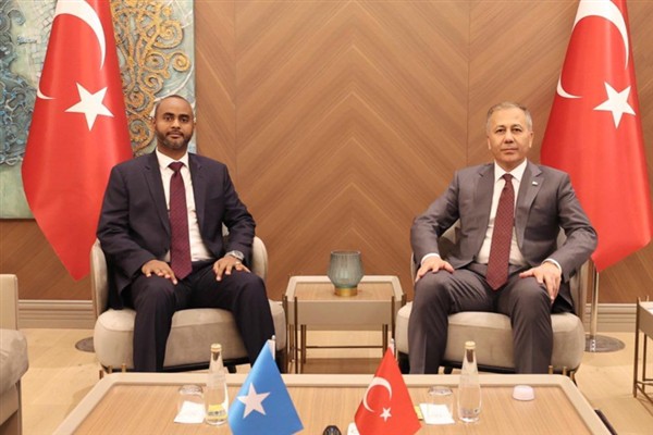 Yerlikaya, Somali Limanlar ve Deniz Ulaştırma Bakanı Nur ile görüştü