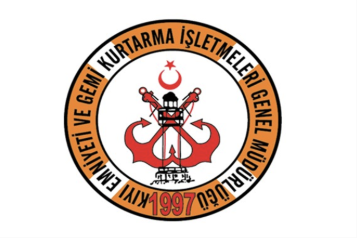 Makine arızası yapan yük gemisi Büyükdere’ye çekildi