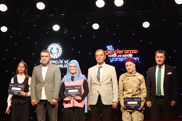 Geleceğin şairleri Batman’da buluştu