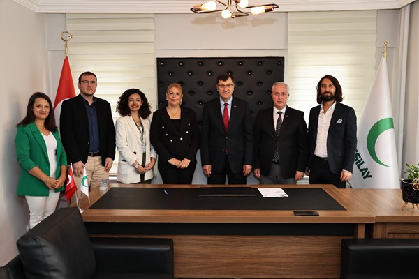 Başkan Kahveci’den Yeşilay Kütahya Şube Başkanlığı’na ziyaret