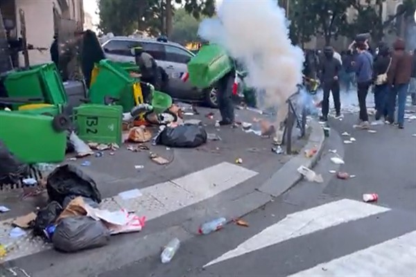 Fransız polisi, “Her Şeyi Engelle” protestolarında yaklaşık 200 kişiyi tutukladı