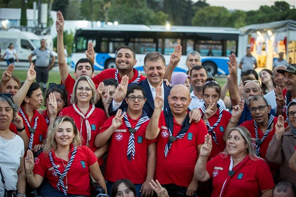 Başkan Tugay çocuklarla buluştu