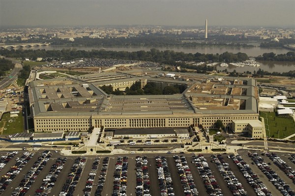 Pentagon’da olağanüstü toplantı: ABD askeri yetkilileri işten çıkarılmalara hazırlanıyor