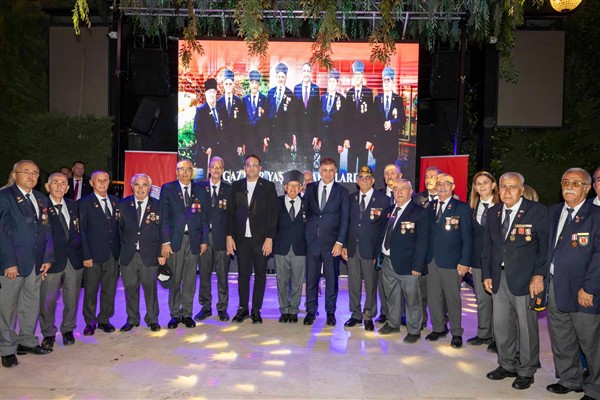 Başkan Tugay: Gazilerimiz her gün el üstünde tutulmayı hak ediyor