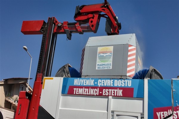 Marmaris’te 100 adet akıllı konteyner temizleniyor
