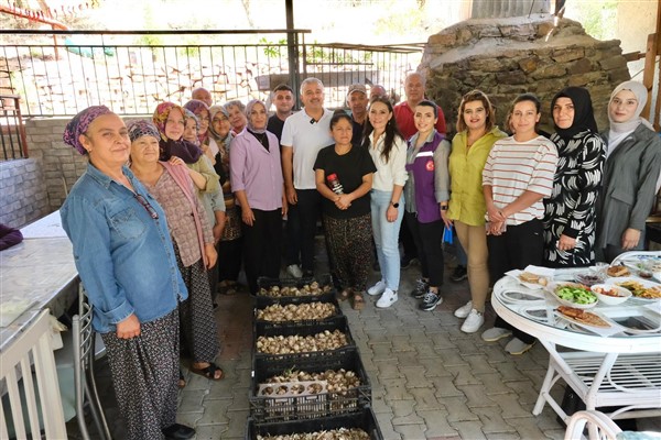 Adana’da kadınlar akzambak üretiyor