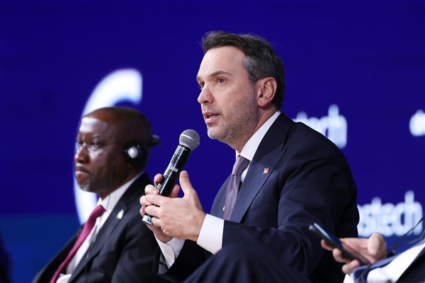 Bayraktar: Avrupa pazarlarına bol miktarda gaz götürmeyi hedefliyoruz