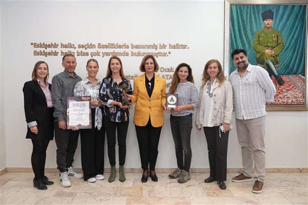 EBB Şehir Tiyatroları, Sırbistan’dan ödülle döndü