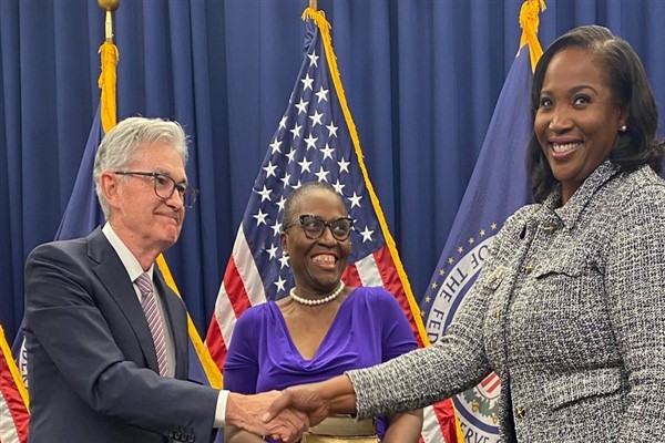 Lisa Cook’un, Trump’ın kendisine  açtığı dava sırasında görevinde kalabilecek