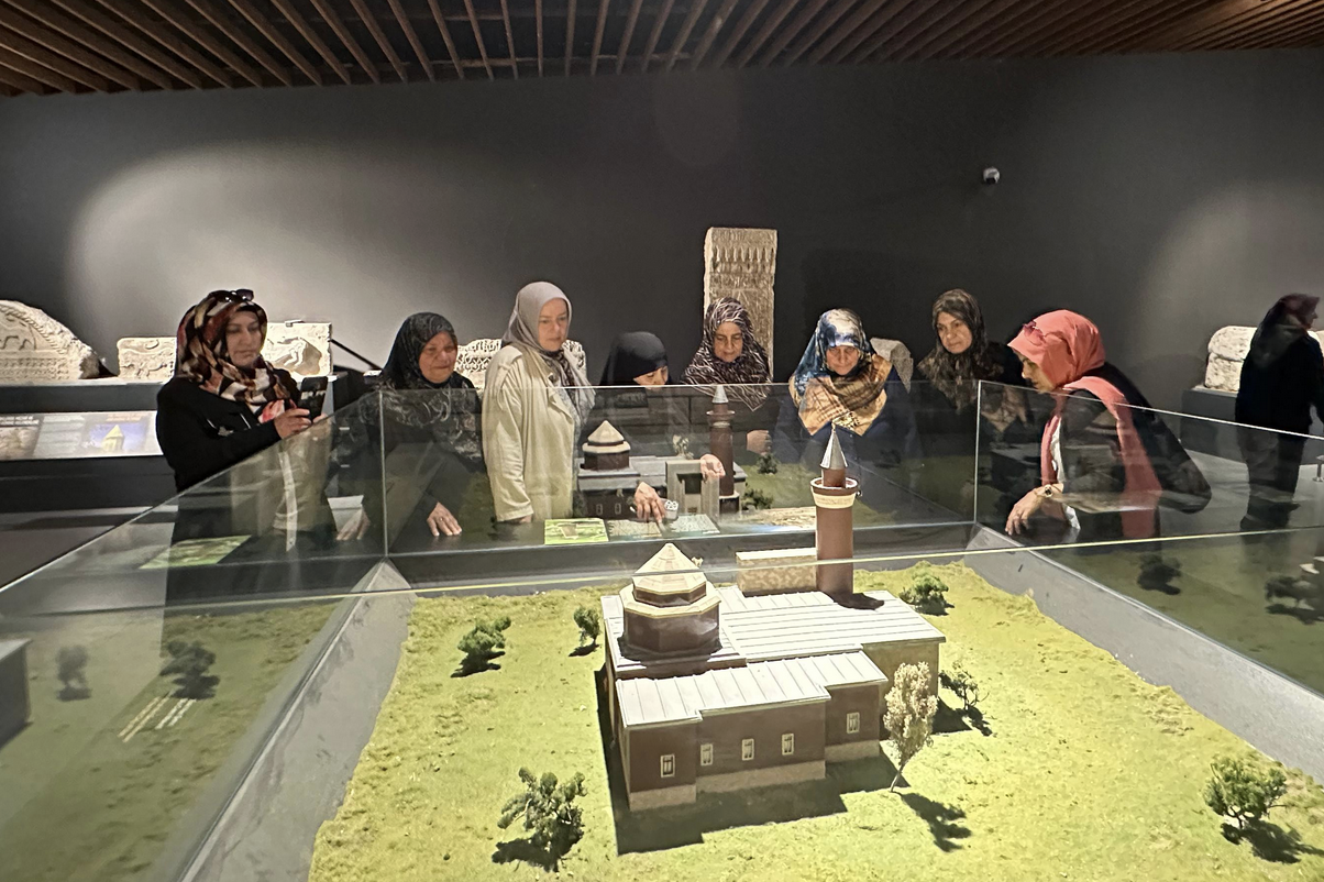 Van’da 3 bin kadın ve çocuğa müze gezisi