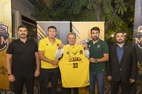 Başkan Seçer Mersin Spor Kulübü Erkek Basketbol Takımı ile bir araya geldi
