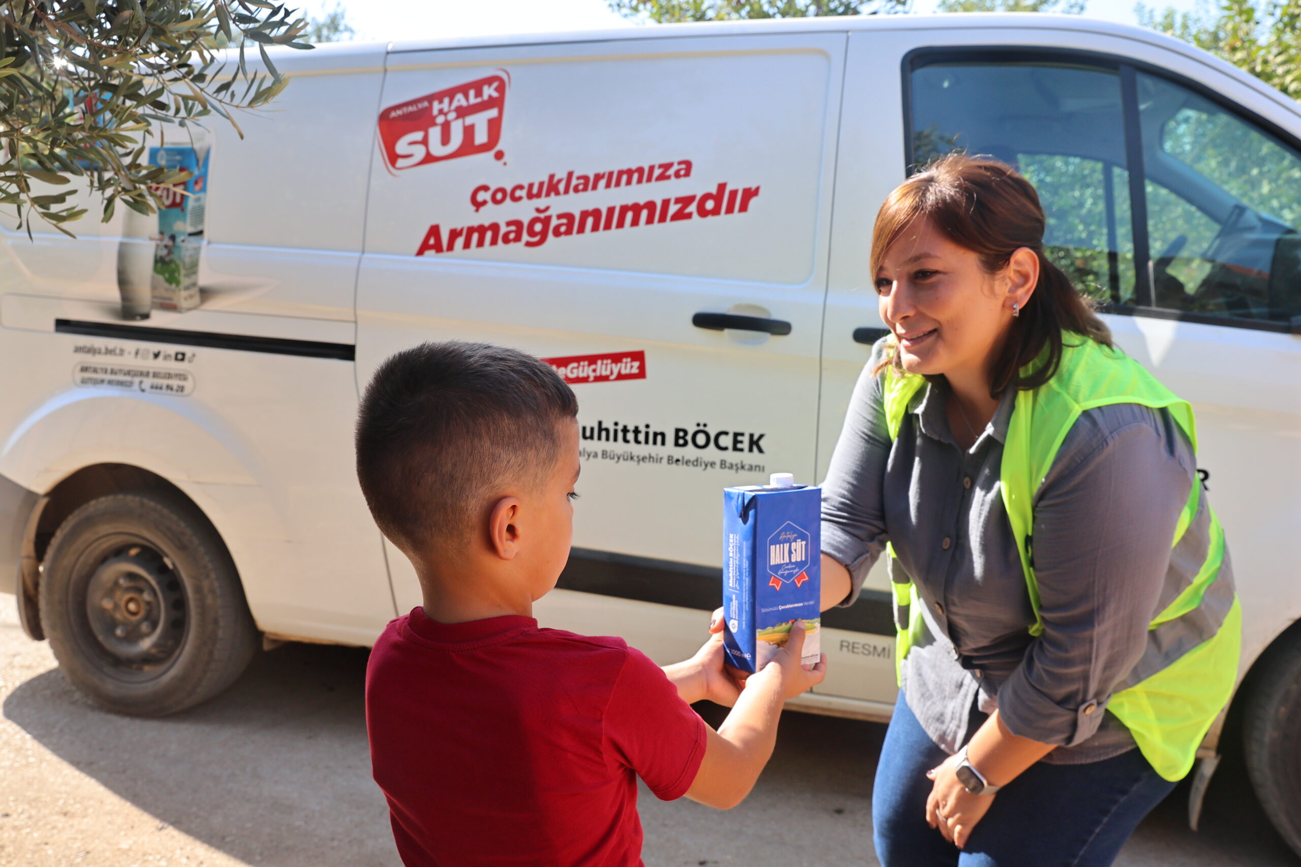 Antalya’da Halk Süt projesi devam ediyor