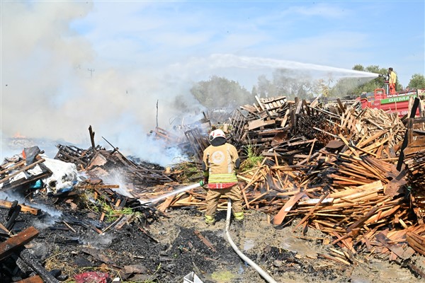 Palet fabrikasındaki yangın kontrol altına alındı